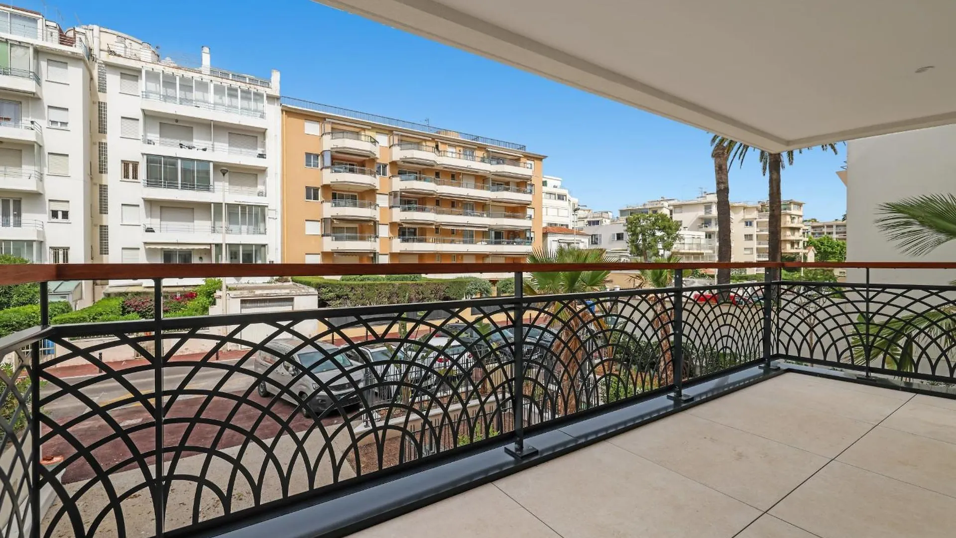 Ref 1998 - Cannes - Sea View Apartment For Rent