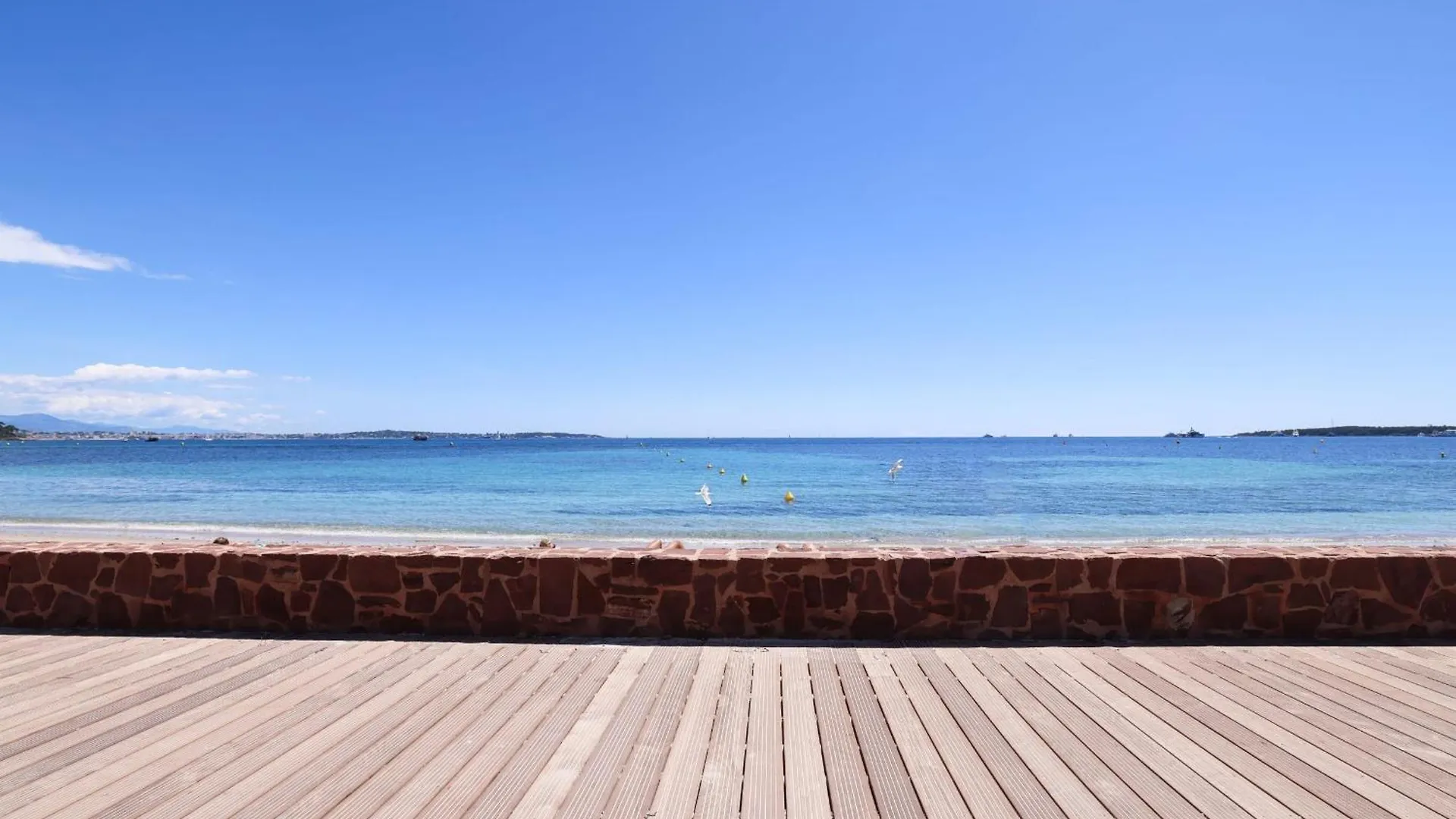 Ref 1998 - Cannes - Sea View Apartment For Rent