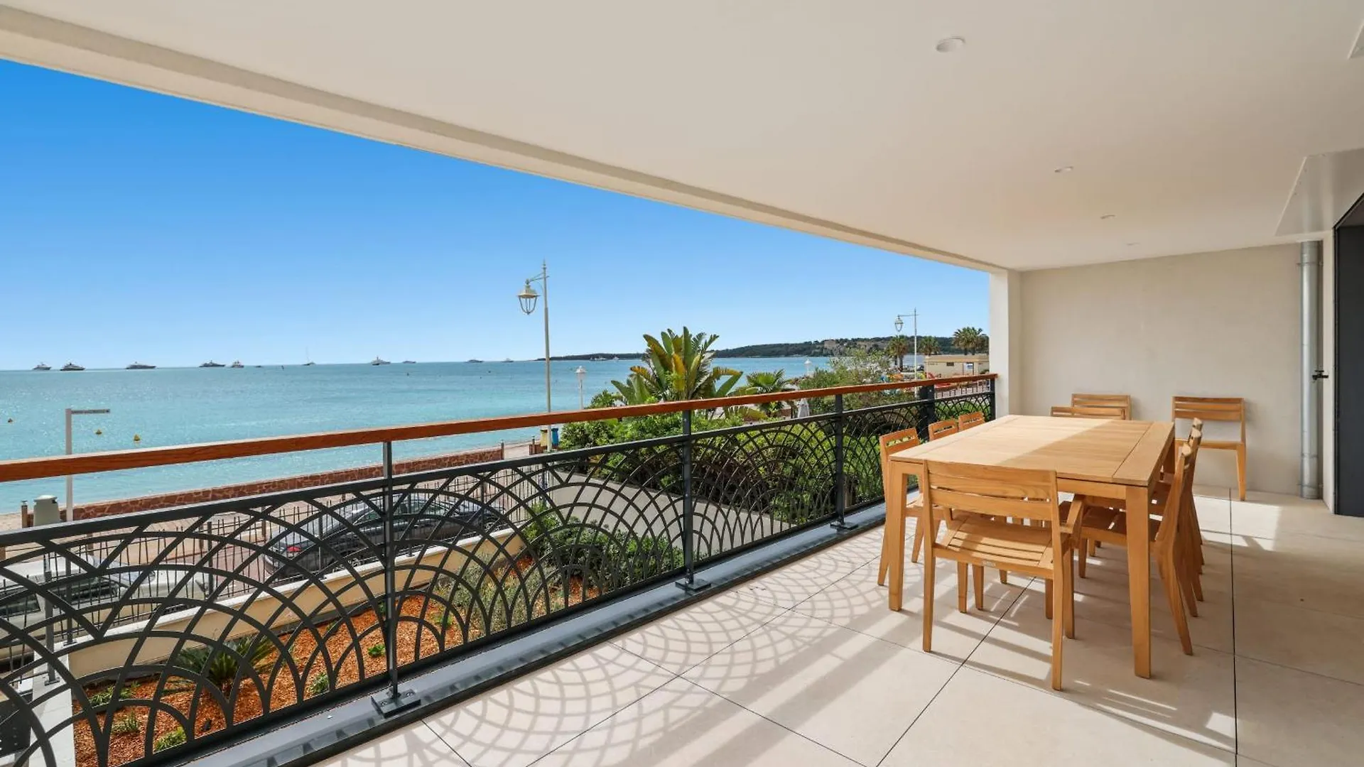 Ref 1998 - Cannes - Sea View Apartment For Rent